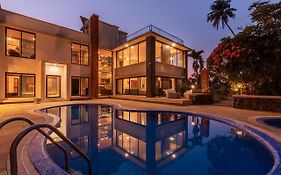 Our Beloved Summer By Stayvista - Offering A Swimming Pool, Expansive Lawn, Badminton Court And Indoor Games